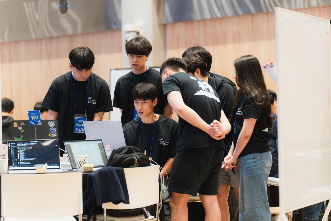 9~10일 경기 용인시 카카오AI캠퍼스에서 열린 '카카오 테크 캠퍼스'에 대학생들이 참여해 '아이디어톤'을 진행했다. (카카오 제공)