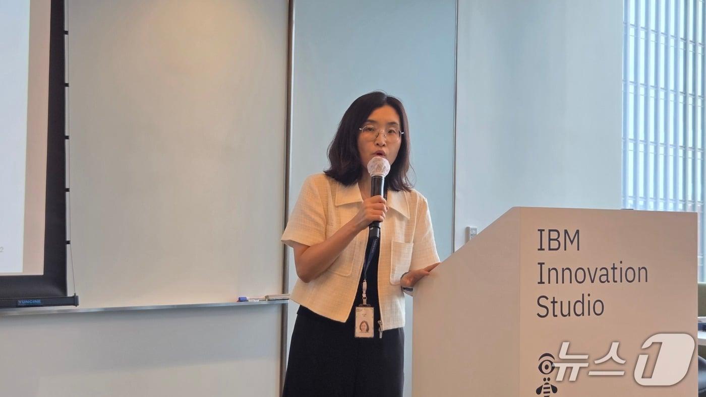 본문 이미지 - 이지은 한국IBM CTO 전무가 2025 데이터 유출 비용 연구 보고서 내용을 발표하고 있다. 2025.8.21 뉴스1 ⓒ News1 김민석 기자