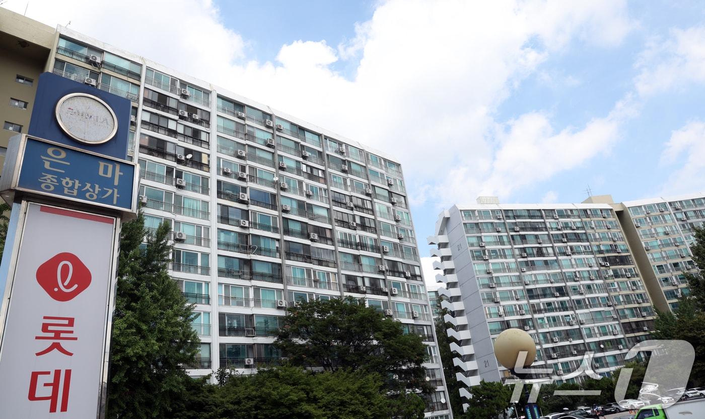 본문 이미지 - 서울 강남권을 대표하는 노후 대단지 아파트인 대치동 은마아파트.(자료사진) ⓒ 뉴스1 김명섭 기자