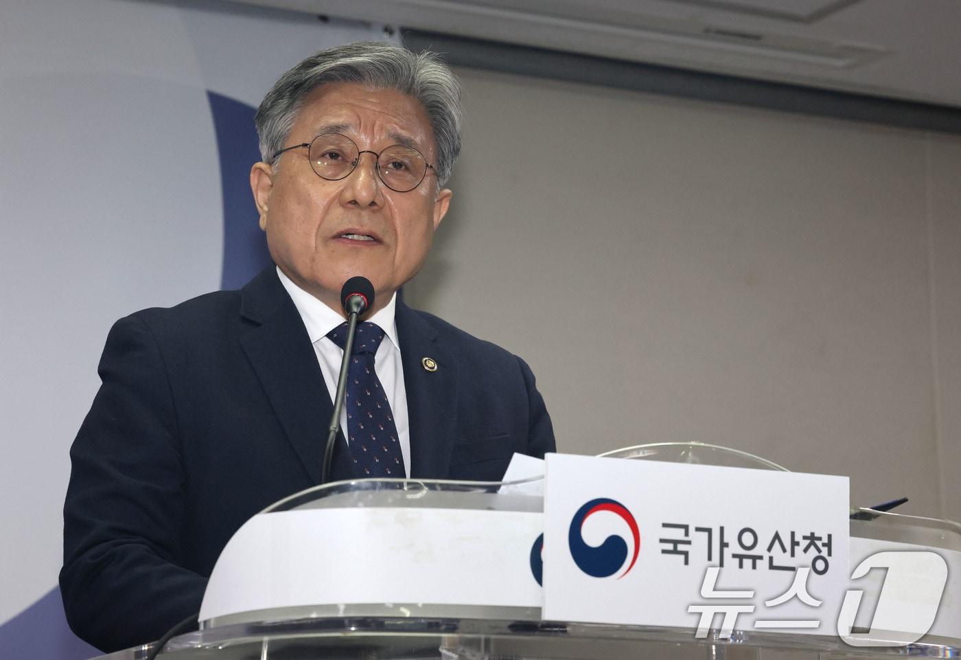 본문 이미지 - 허민 국가유산청장이 16일 오후 서울 종로구 국립고궁박물관에서 가진 언론브리핑에서 국가유산청장의 허가를 받지 않은 채 세운4구역 도시환경정비사업부지 내 11곳을 시추한 서울주택도시개발공사(SH)를 매장유산 보호 및 조사에 관한 법률 위반 혐의로 경찰에 고발했다고 밝히고 있다. 2026.3.16 ⓒ 뉴스1 이광호 기자