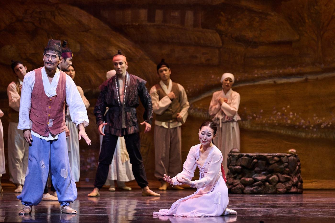 본문 이미지 - 창작발레 '심청'의 1막 1장에서 홍향기 모습.ⓒLyeowon Kim(유니버설발레단 제공)