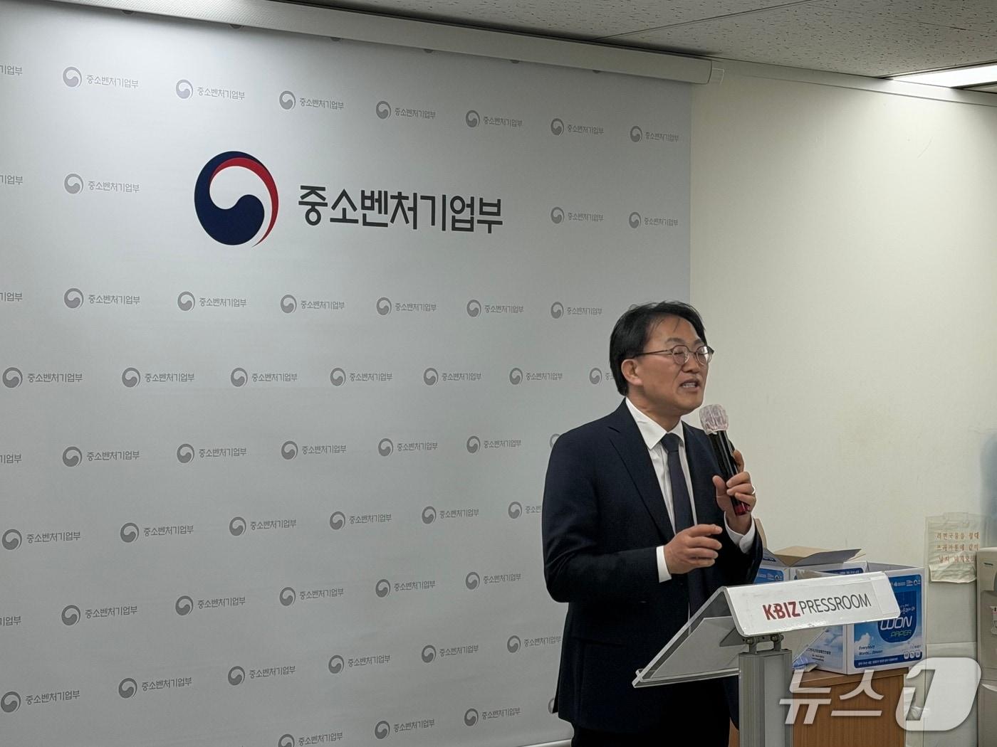 본문 이미지 - 조경원 중기부 창업정책관이 모두의 챌린지 성과에 대해 설명하고 있다. ⓒ 뉴스1 신민경 기자