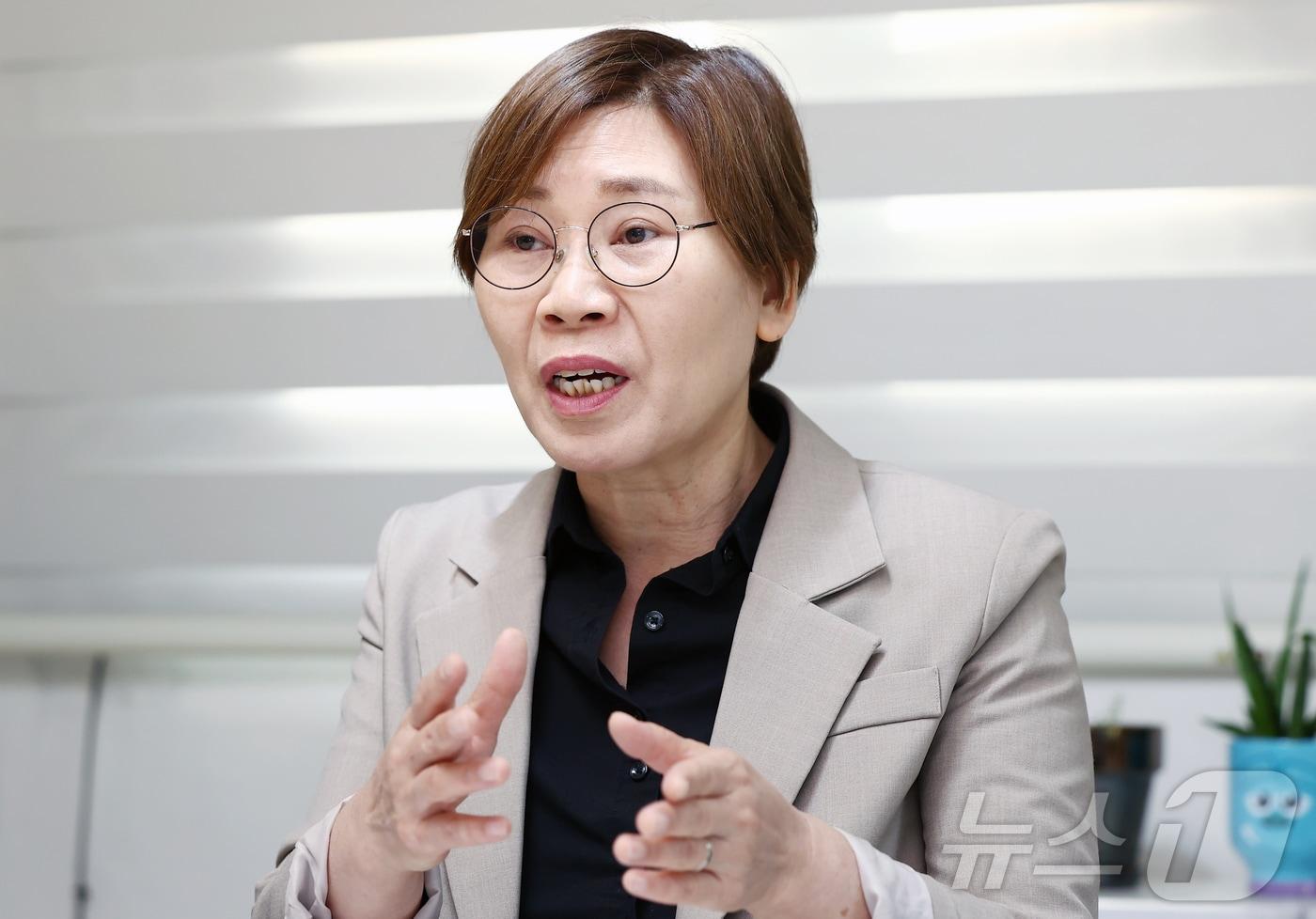 본문 이미지 - 유미숙 한국미혼모지원네트워크 부대표가 6일 서울 마포구 한국미혼모지원네트워크 사무실에서 뉴스1과 인터뷰를 하고 있다. 2026.5.6 ⓒ 뉴스1 김민지 기자