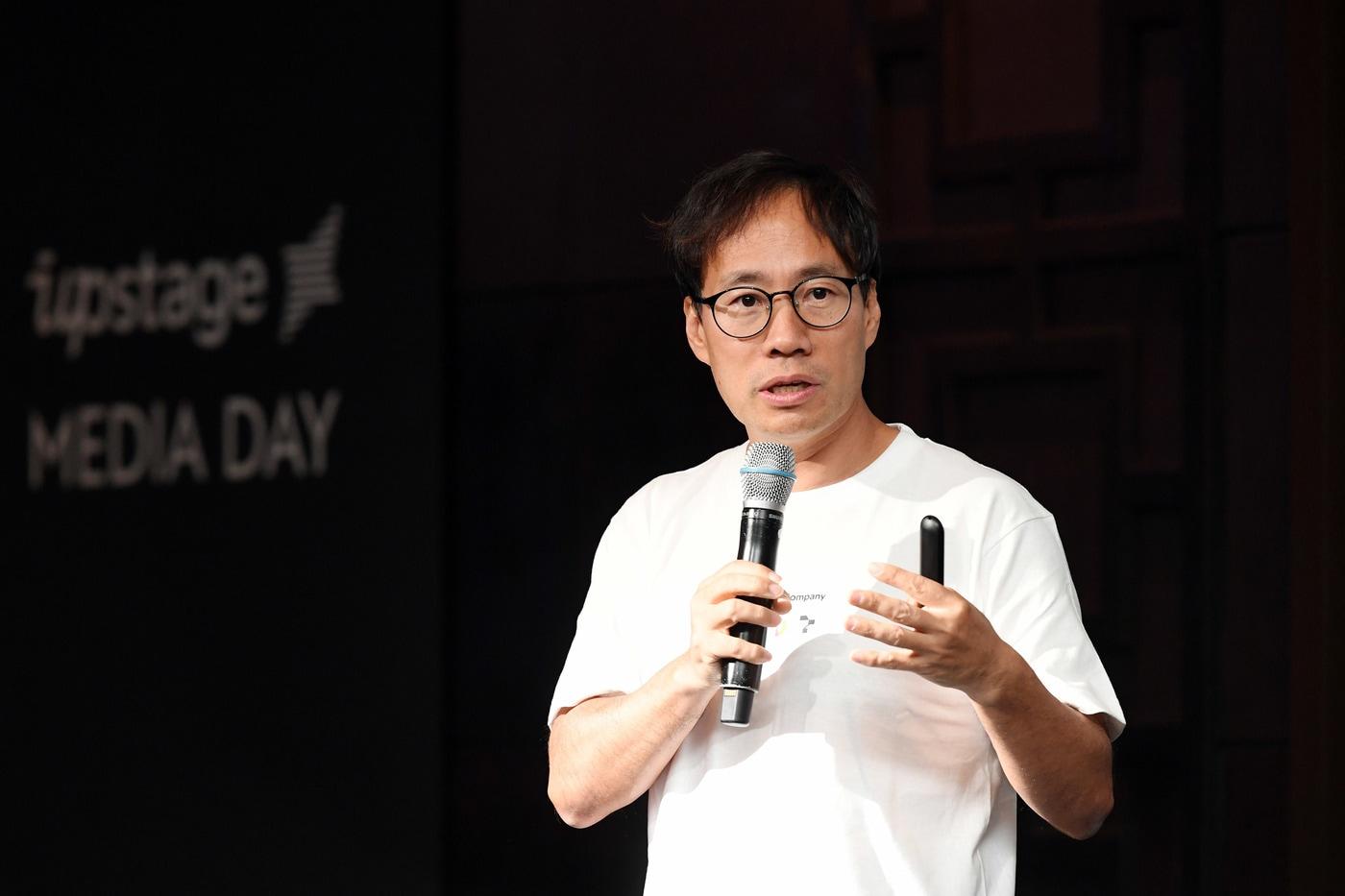 본문 이미지 - 김성훈 업스테이지 대표가 16일 서울 영등포구 여의도 콘래드 호텔에서 열린 업스테이지 미디어 데이에 참석해 발표하고 있다.2026.06.16.(업스테이지 제공)