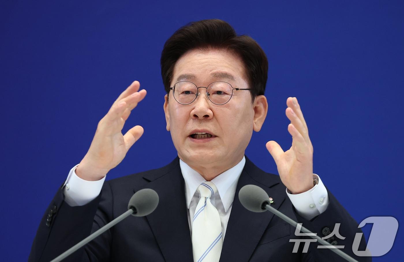 본문 이미지 - 이재명 대통령이 8일 청와대 영빈관에서 열린 취임 1주년 기자회견에서 취재진 질문에 답변하고 있다. 2026.6.8 ⓒ 뉴스1 허경 기자
