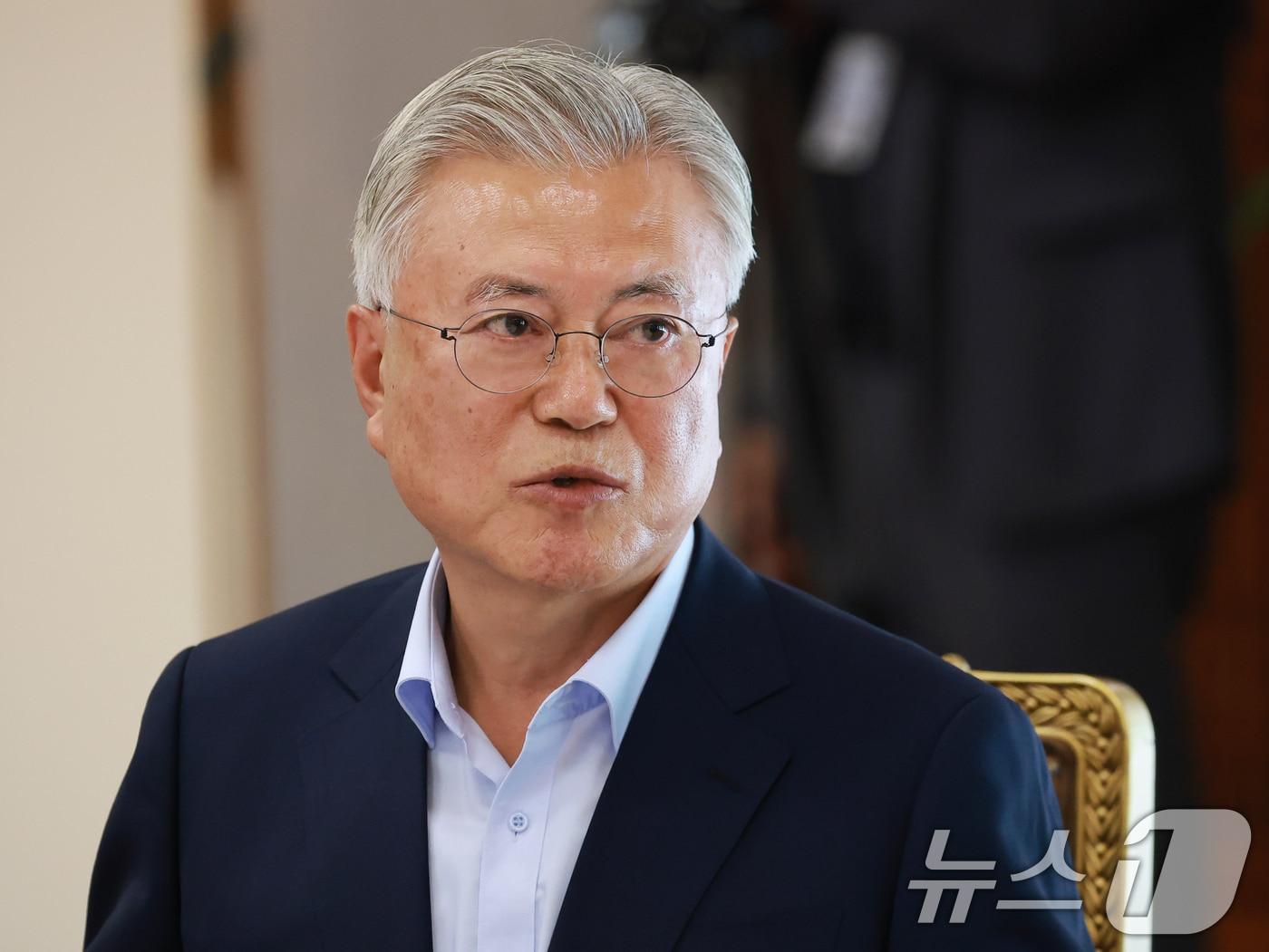 본문 이미지 - 문재인 전 대통령이 청와대 상춘재에서 열린 이재명 대통령과의 오찬 회동에서 발언하고 있다. 2026.7.1 ⓒ 뉴스1 허경 기자