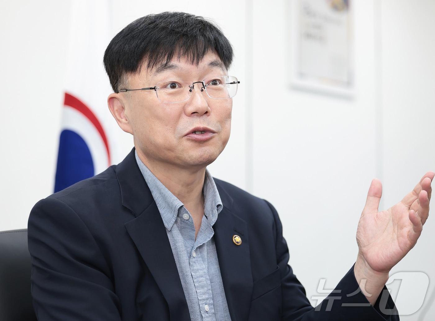 본문 이미지 - 안형준 국가데이터처장이 지난 22일 서울 강남구 서울세관 집무실에서 뉴스1과의 인터뷰를 하고 있다. ⓒ 뉴스1 권현진 기자