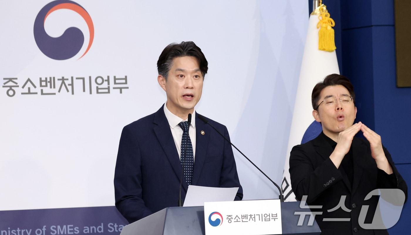 본문 이미지 - 노용석 중소벤처기업부 장관 직무대행 1차관이 31일 서울 종로구 정부서울청사 별관에서 모두의 창업 프로젝트 관련 브리핑을 하고 있다. 2026.7.31 ⓒ 뉴스1 김명섭 기자