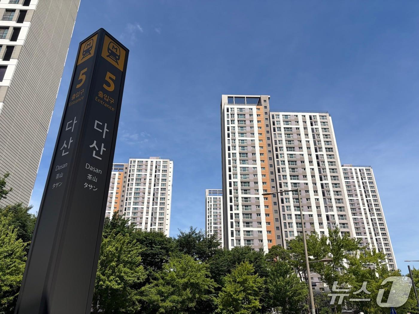 본문 이미지 - 경기 남양주시 지하철 8호선 다산역 인근에 위치한 아파트 단지의 모습 2026.7.8/뉴스1 김종훈 기자