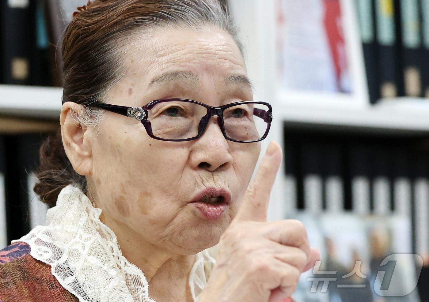 본문 이미지 - 일본군 육군에 군속돼 1945년 6월 11일 중국 광시성에서 숨진 고(故) 이사현 씨의 딸 이희자 씨(태평양전쟁피해자보상추진협의회 대표)가 14일 서울 용산구 민족문제연구소에서 뉴스1과의 인터뷰를 하고 있다. 2026.8.14 ⓒ 뉴스1 김진환 기자