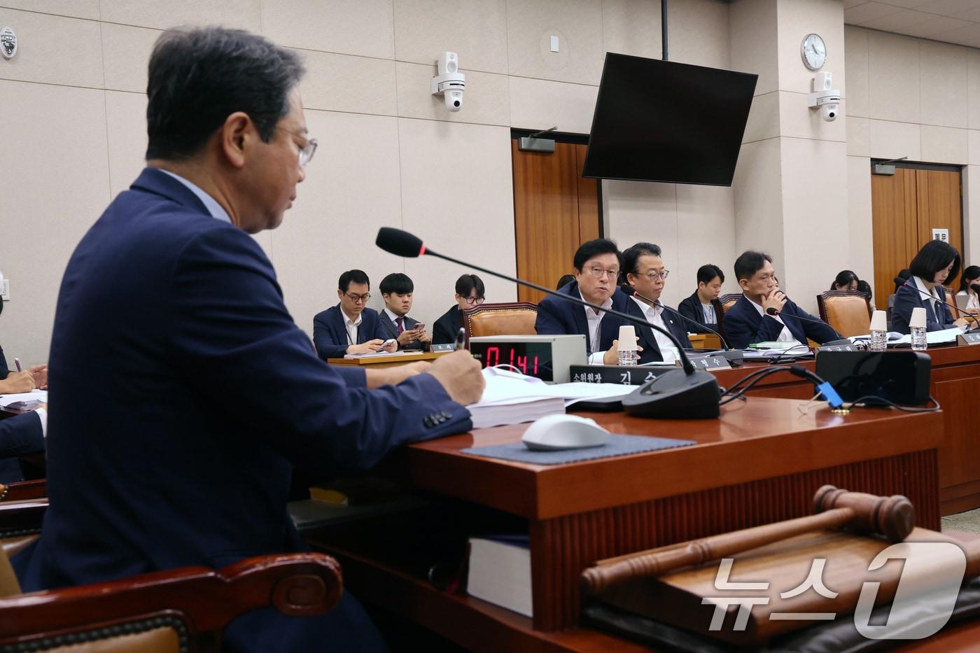 본문 이미지 - 박형수 국민의힘 의원이 31일 오전 서울 여의도 국회에서 열린 법제사법위원회 법안심사제1소위원회에서 발언을 하고 있다. . 2026.8.31 ⓒ 뉴스1 황기선 기자