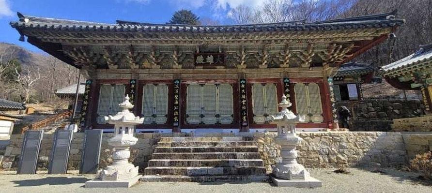 본문 이미지 - '고성 운흥사 대웅전' 전경(국가유산청 제공)