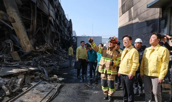 이재명 대통령, 대전 대형 화재 현장 점검