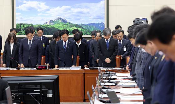 국회 환노위, 대전 안전공업 화재 희생자를 위한 묵념