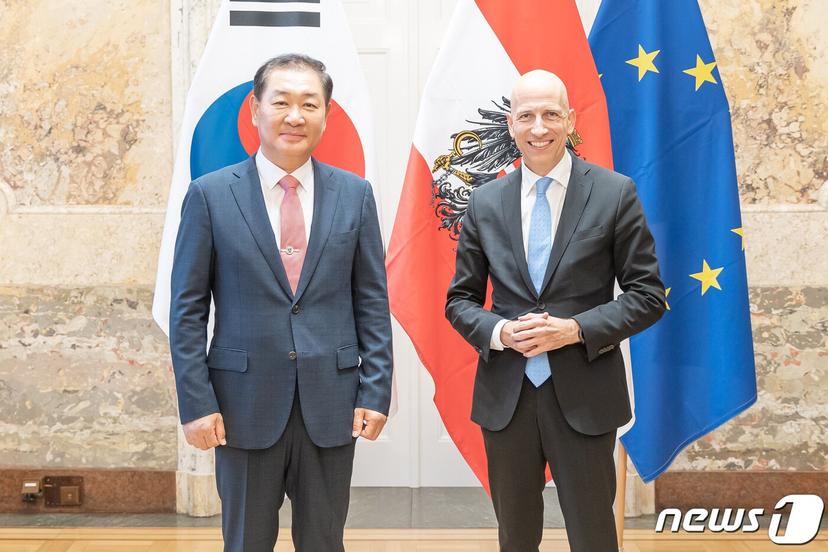 한종희 삼성전자 부회장, 오스트리아 노동부장관 예방…경제협력 논의 - 뉴스1